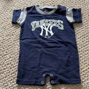 Navy and Gray NY Yankees Bodysuit 6-9 Months